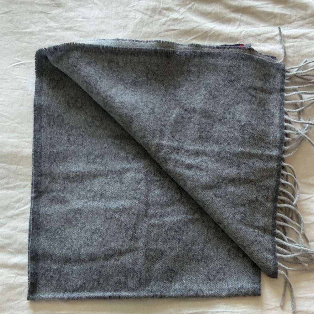 Gucci Gray Scarf with Red and Navy Diagonal Stripe - Picture 5 of 5